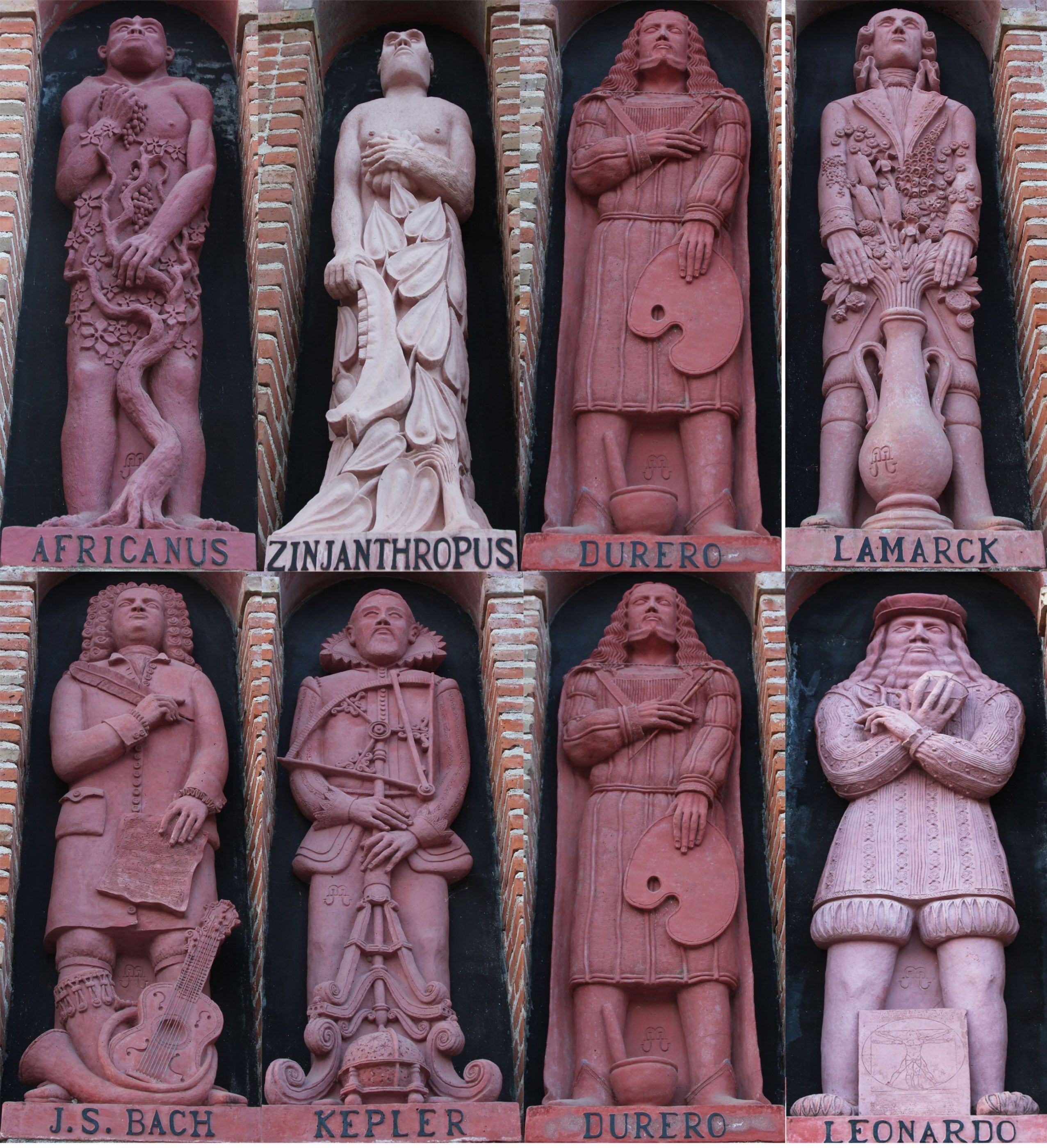las 8 estatuas
